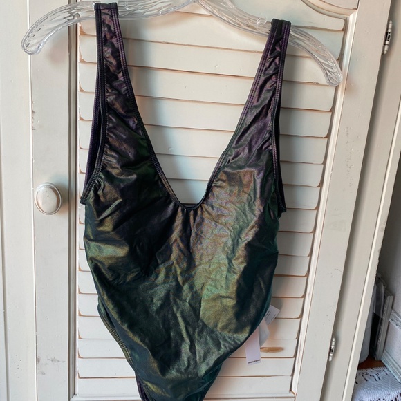Sports Illustrated Iridescent Shine Swimsuit size 8 - Picture 3 of 16